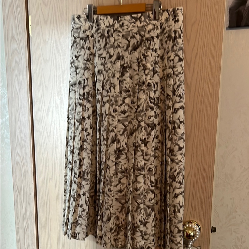 Grey and CreamPleated A-Line Midi Skirt